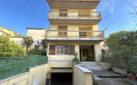 Villetta in centro con spazio esterno e garage