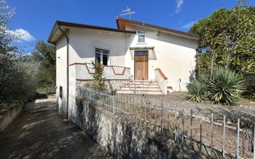 Villetta indipendente con ottime rifiniture e terreno pianeggiante