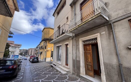 Semindipendente con due terrazzi nei pressi di Piazza Mazzini