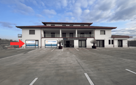 Luminoso locale commerciale di nuova costruzione