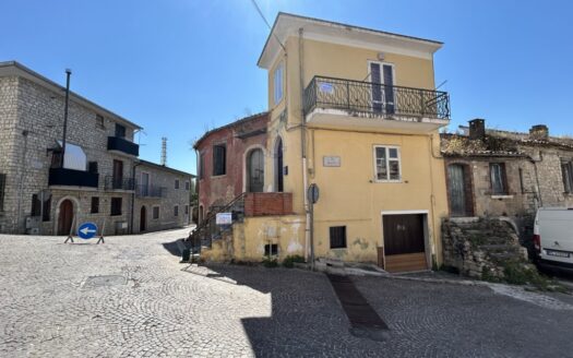 Casa semindipendente con garage nel centro storico di Fontanarosa