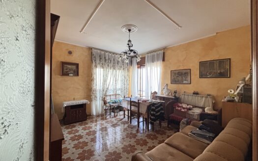 Appartamento al primo piano in Via Limiti