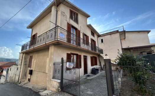 Graziosa semindipendente con spazio esterno