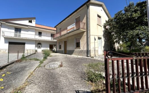 Casa indipendente con spazio esterno