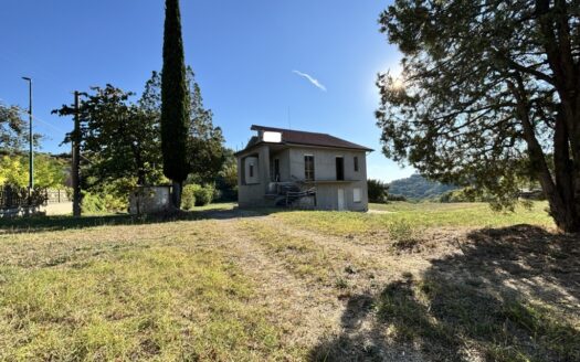 Casa indipendente con splendido terreno